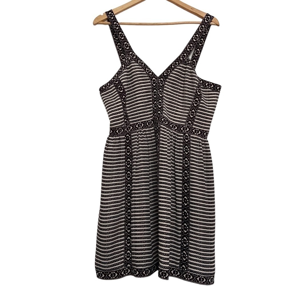 Beige black BCBGMAXAZARIA Dress mini summer Melania V neck sleeveless pleated 12